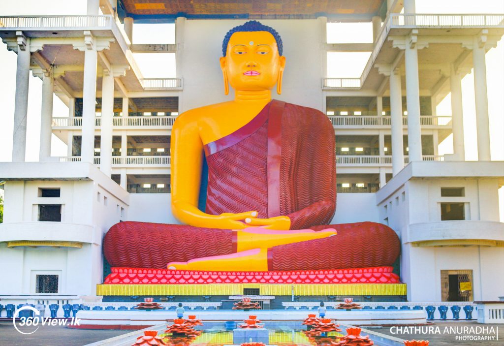 huge statue of Buddha - Weherahena Viharaya