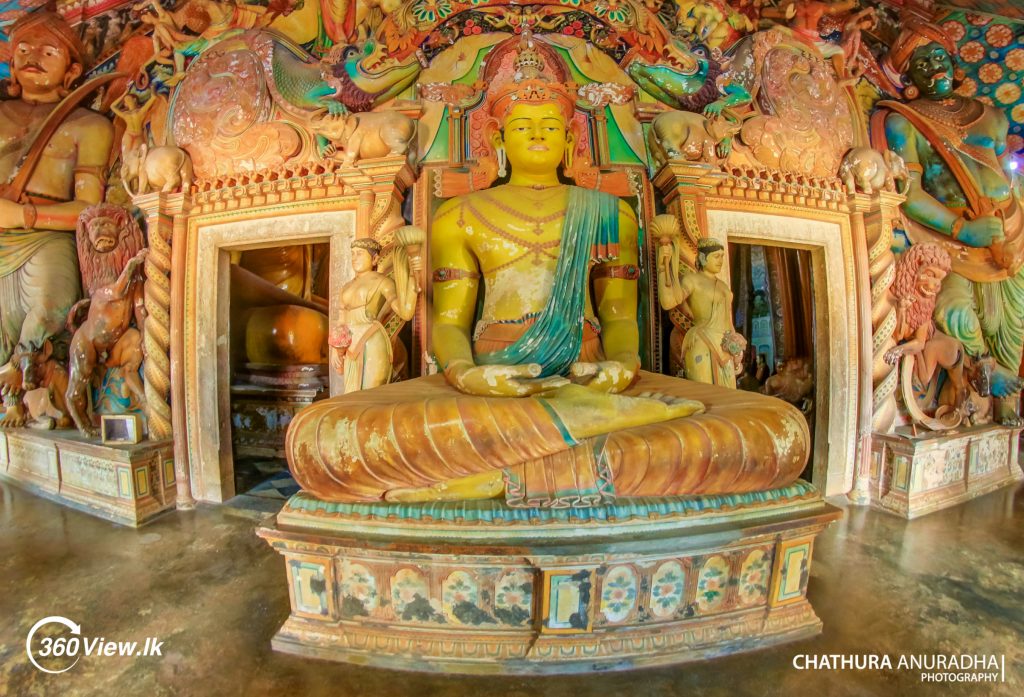 Interior view of Wewrukannala Viharaya - Inside of the Temple (Budu Geya)