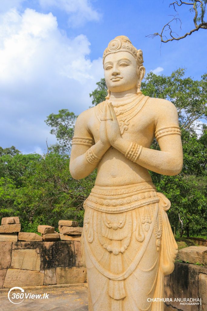 Statue of King Dutugemunu