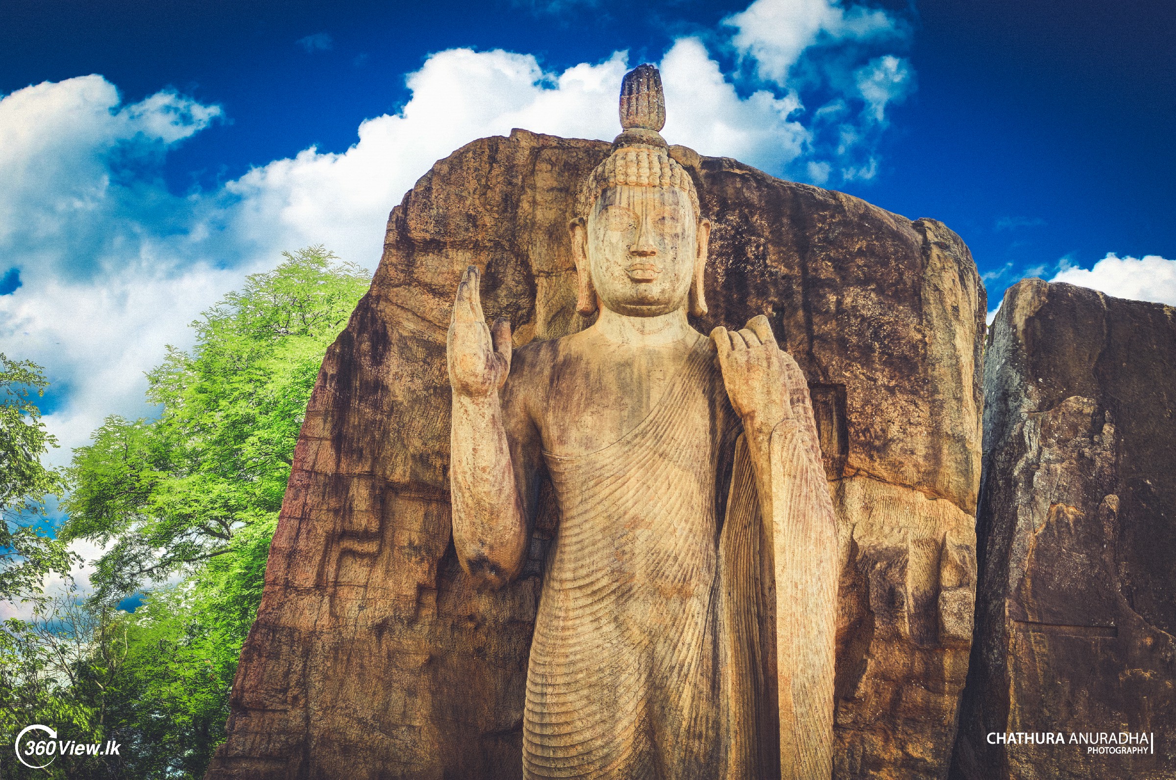 Avukana Buddha statue