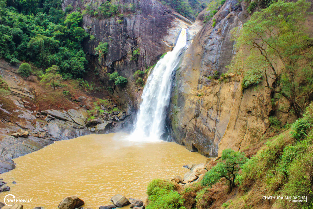 Full View of Dunhinda Waterfall