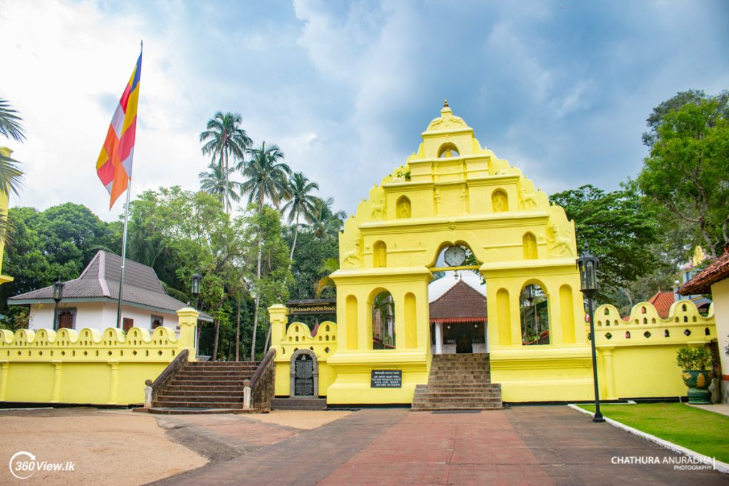Entrance at Muthiyangana Raja Maha Viharaya